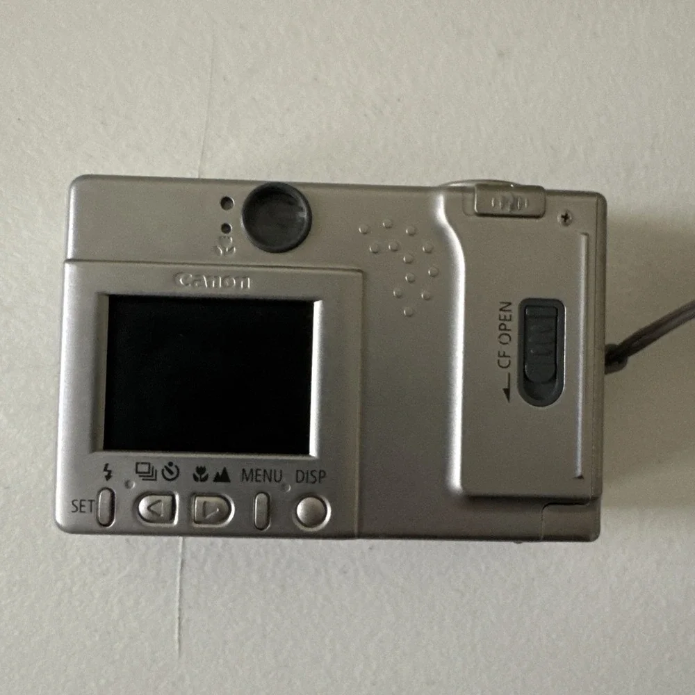 Vtg Canon PowerShot S110 Digital ELPH Camera 2.1MP 2X Zoom Silver Untested